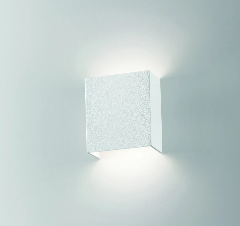 900+900P Bar LED wall light up/down by Isy Luce