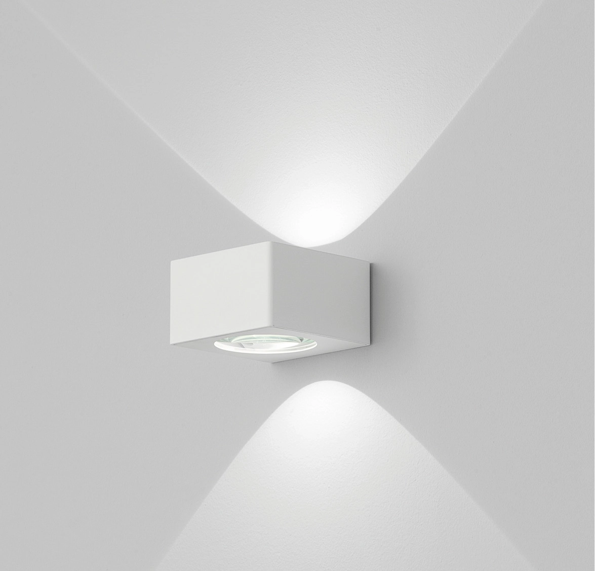 Lynn LED wall lamp by Aqlus Biffi Luce