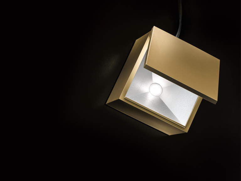 Cuboled Wireless LED Tischlampe von Cini&Nils