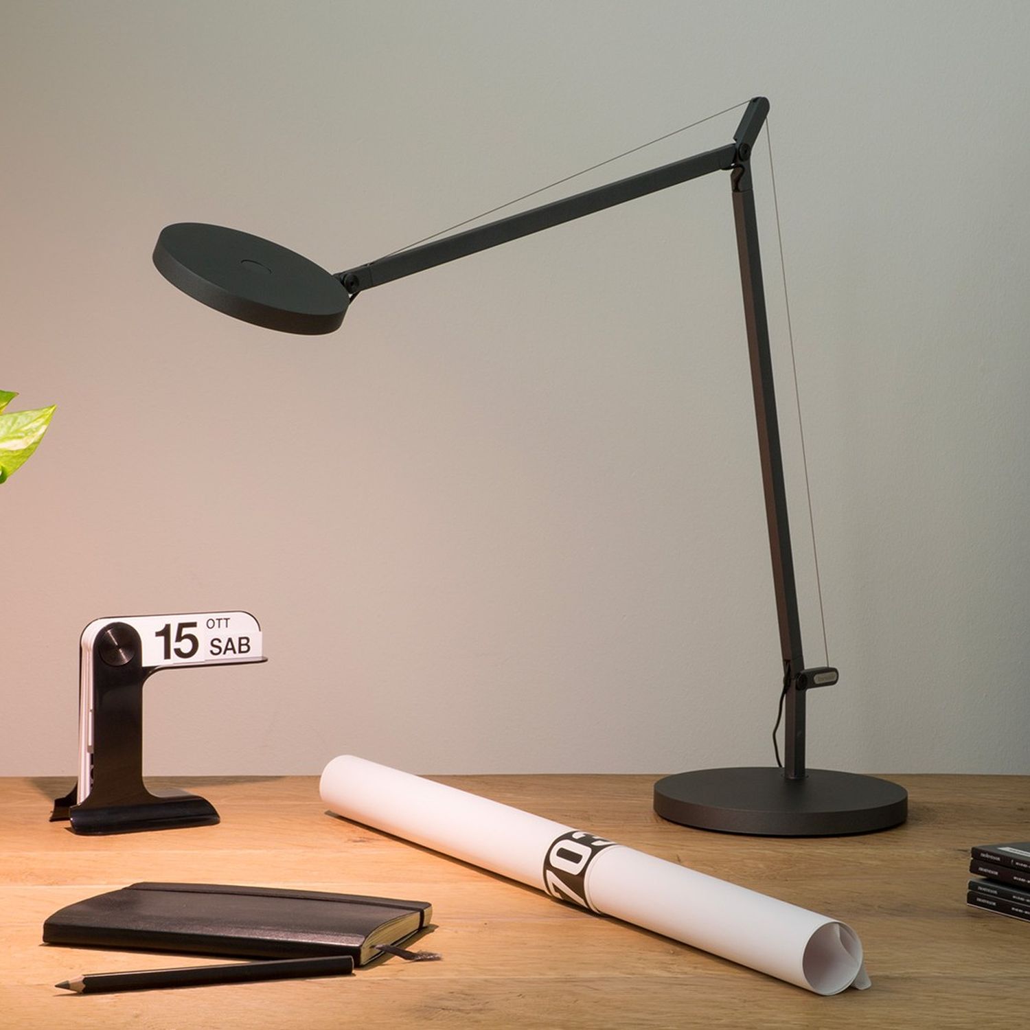 DEMETRA Tisch/Wandleuchte (body/shade) von Artemide