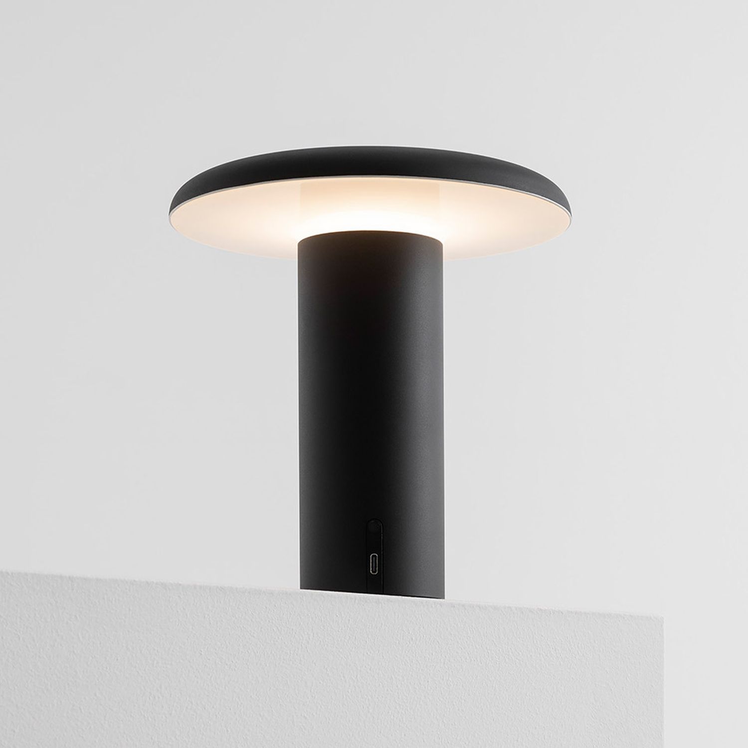 Takku Kabellose Tischlampe von Artemide