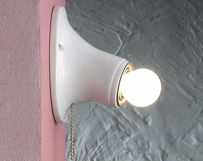 TRIESTE Wandleuchte mit Kette von Ferroluce