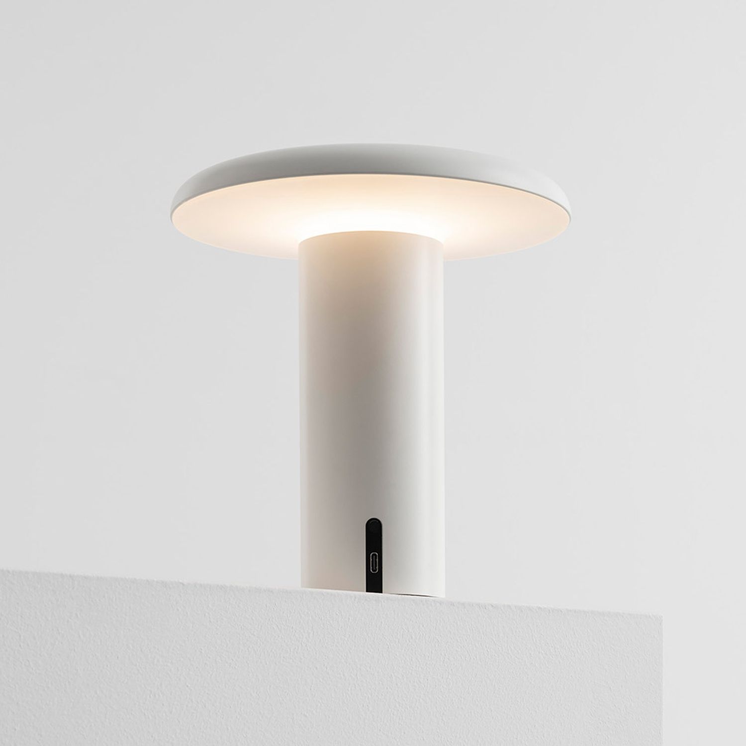 Takku Kabellose Tischlampe von Artemide