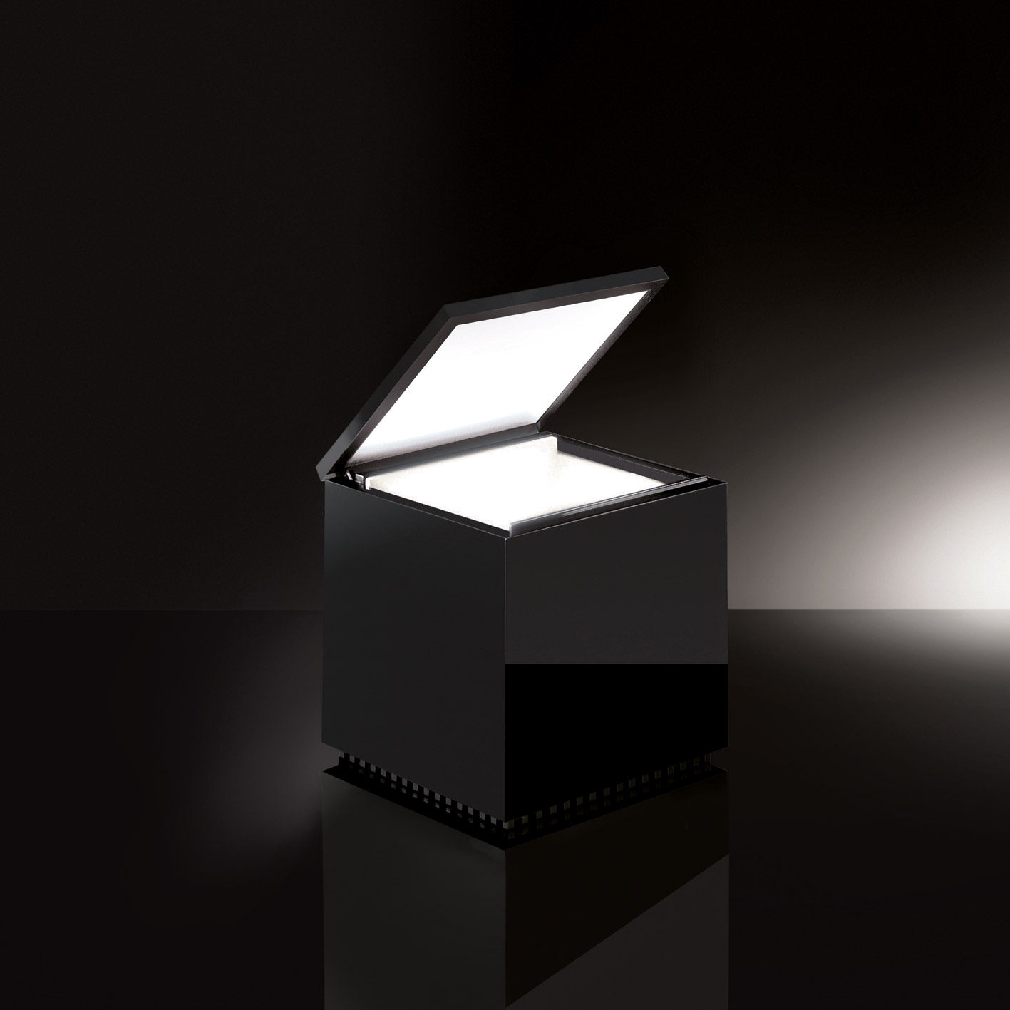 Cuboled Wireless LED Tischlampe von Cini&Nils