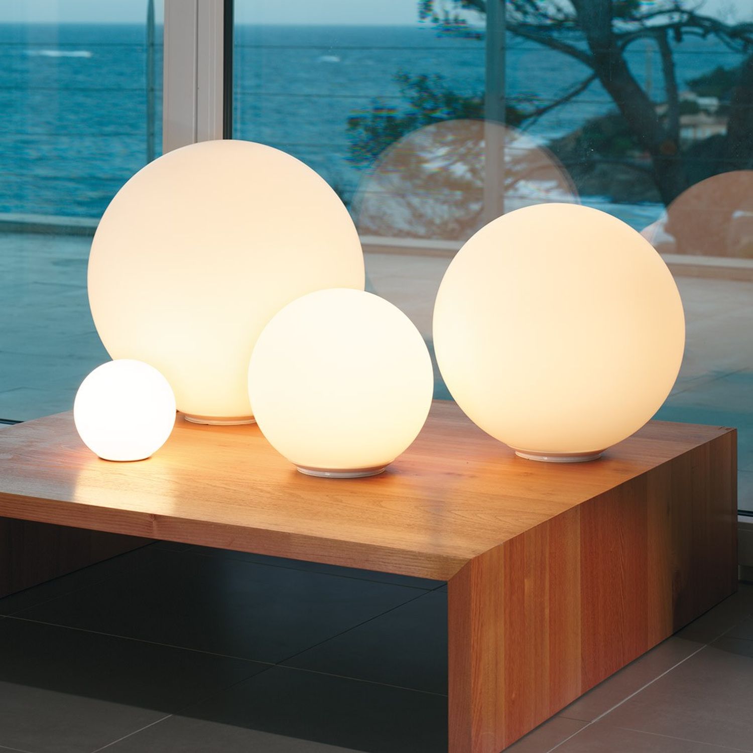 Tischlampe und Bodenlampe DIOSCURI TABLE von Artemide
