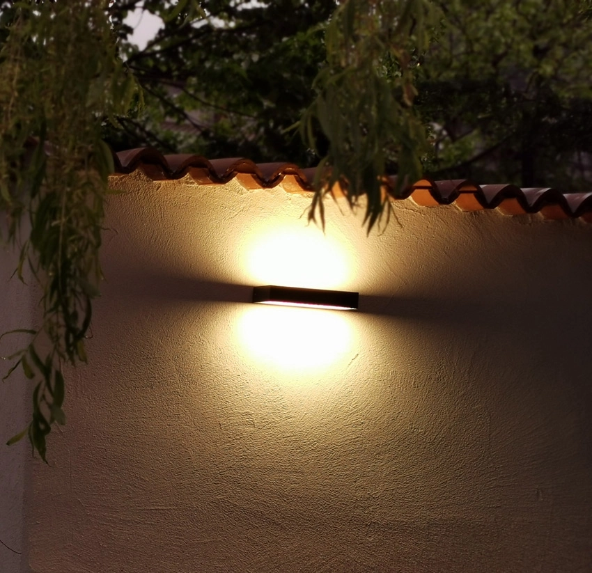 InOut Outdoor LED Außenwandlampe von Rotaliana