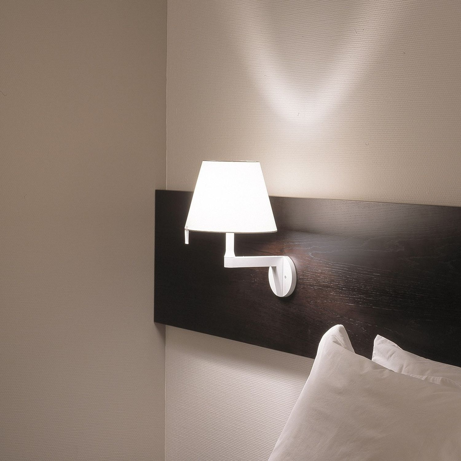 Melampo Parete Wandleuchte von Artemide