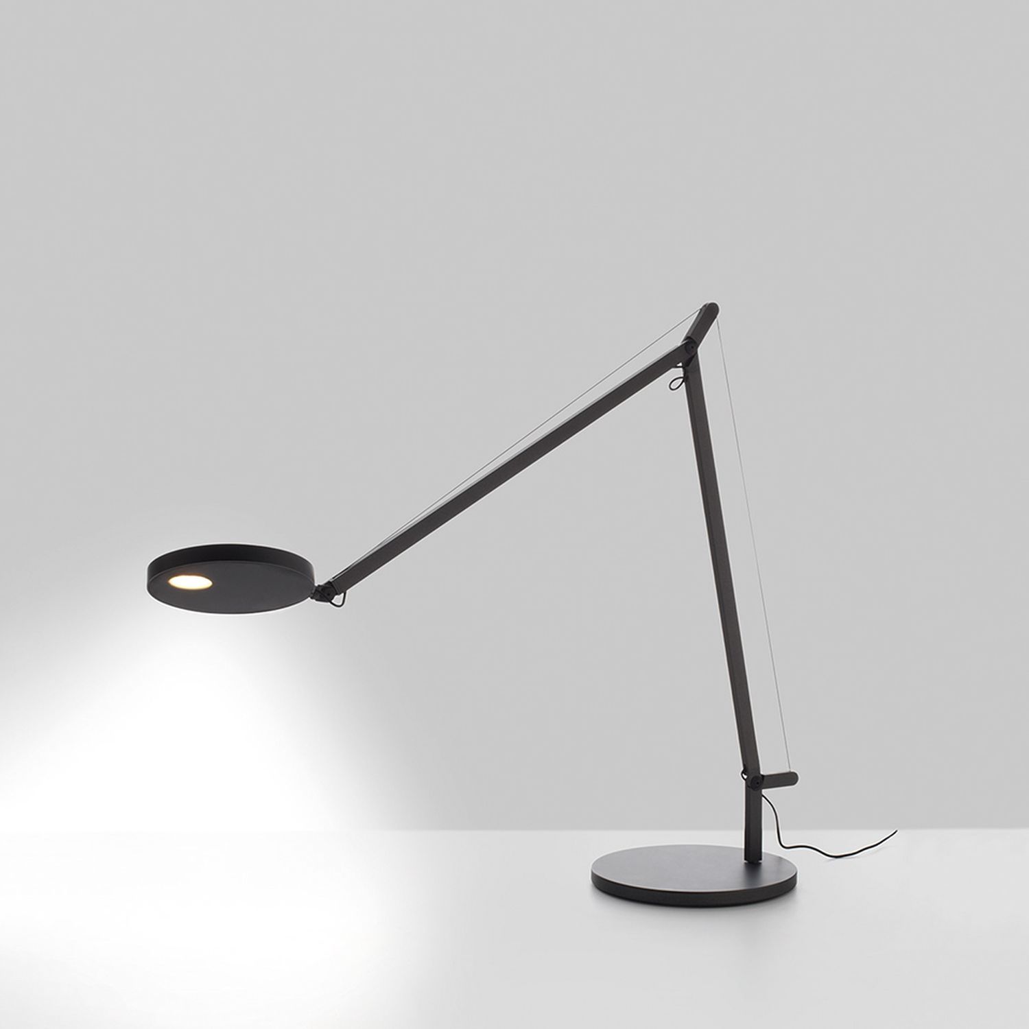 DEMETRA Tisch/Wandleuchte (body/shade) von Artemide