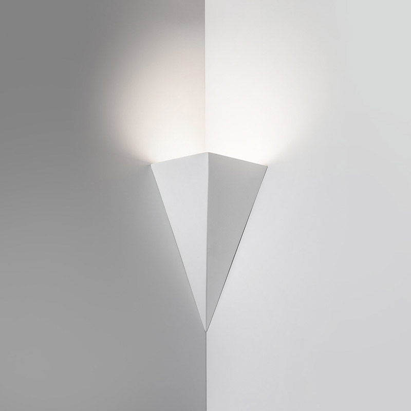 2396 Emphis corner lamp by 9010