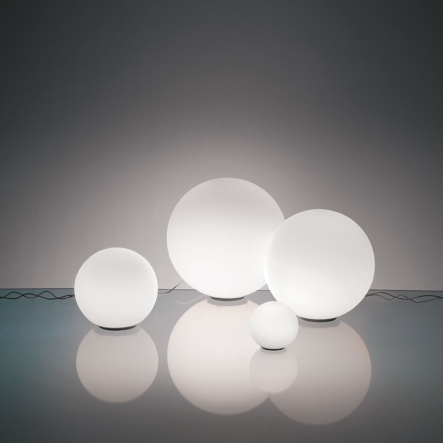 Tischlampe und Bodenlampe DIOSCURI TABLE von Artemide